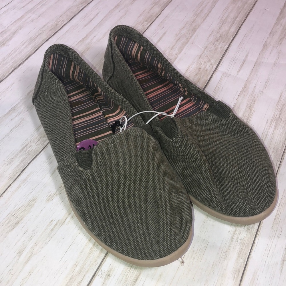 Report NWOT Women’s Shoes